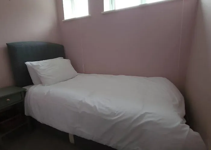 Apartment Nook, 3 Bedrooms Bristol